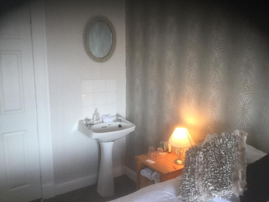 Ashlea House Hotel Портръш Стая снимка